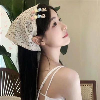 圆月映花都